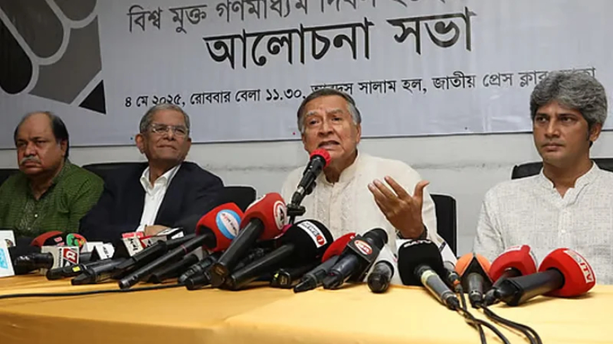 ২৬৬ সাংবাদিকের বিরুদ্ধে মামলা, এটা কীভাবে সম্ভব: মাহ্ফুজ আনাম
